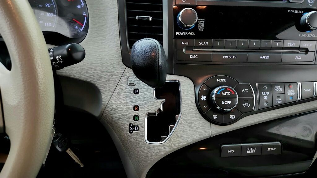 2014 Toyota Sienna LE Laurel MD