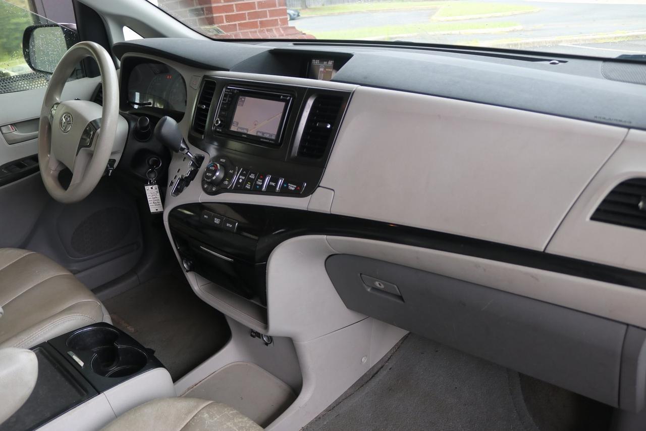2014 Toyota Sienna LE Fredericksburg VA