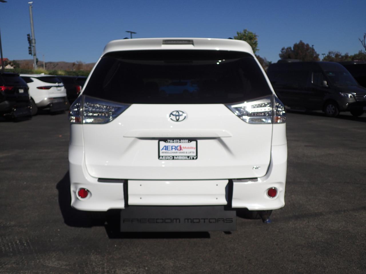 2014 Toyota Sienna SE Anaheim CA