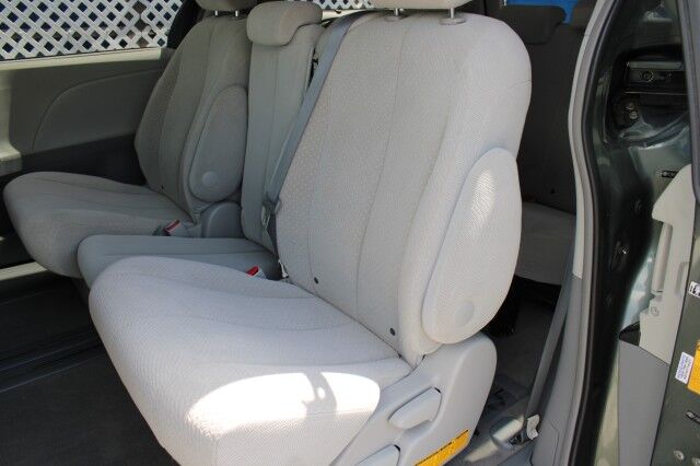 2014 Toyota Sienna V6 LE FWD MOBILITY Melbourne FL