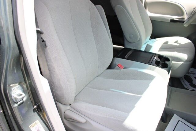 2014 Toyota Sienna V6 LE FWD MOBILITY Melbourne FL