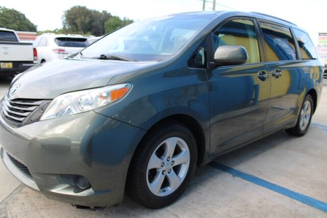 2014 Toyota Sienna V6 LE FWD MOBILITY