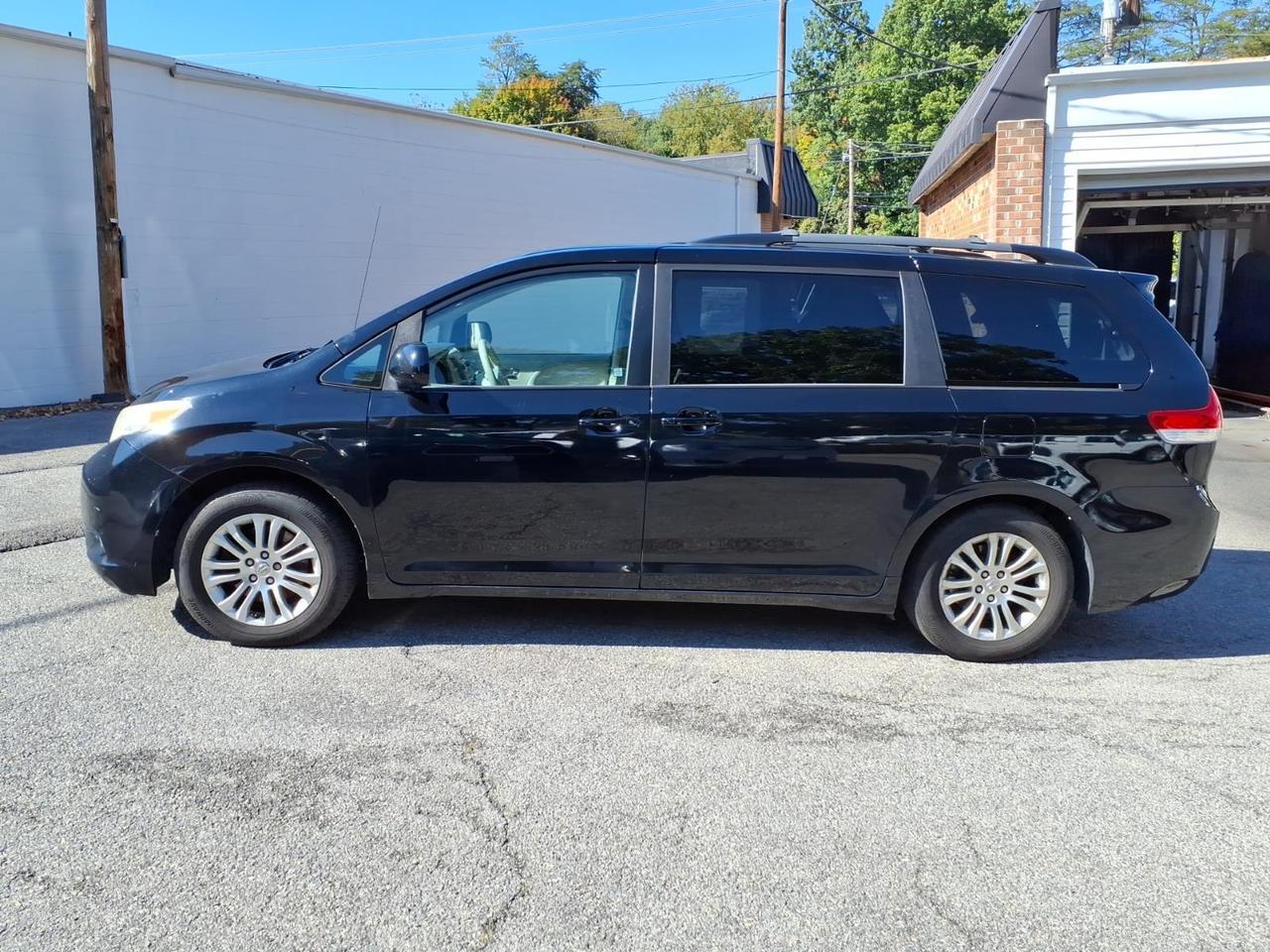 2014 Toyota Sienna XLE 8-Passenger Roanoke VA