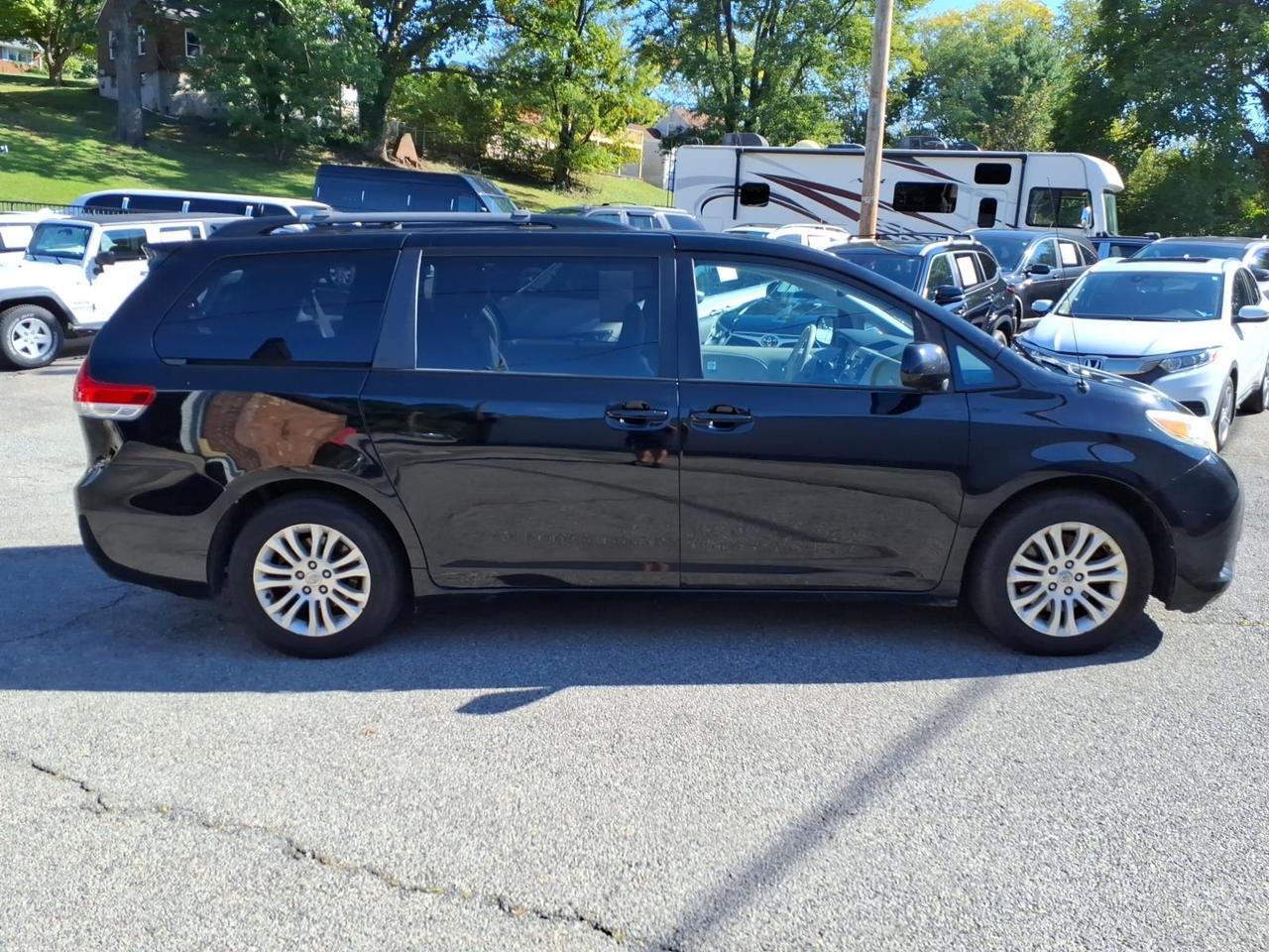 2014 Toyota Sienna XLE 8-Passenger