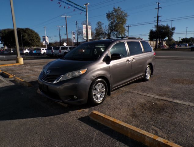2014 Toyota Sienna XLE FWD 8-Passenger V6 San Antonio TX