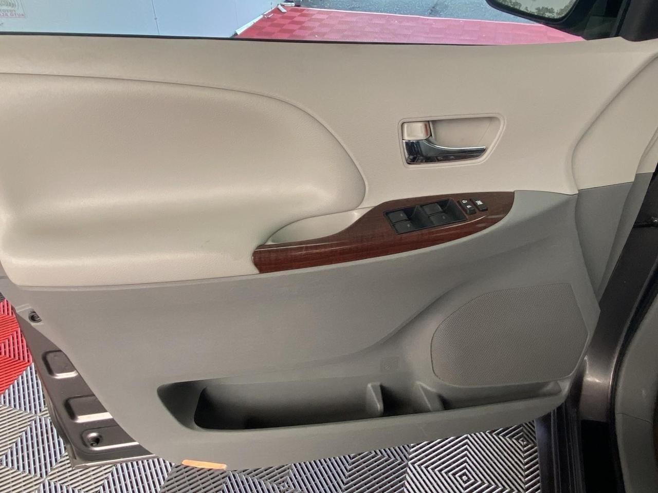 2014 Toyota Sienna XLE Richmond Hill NY