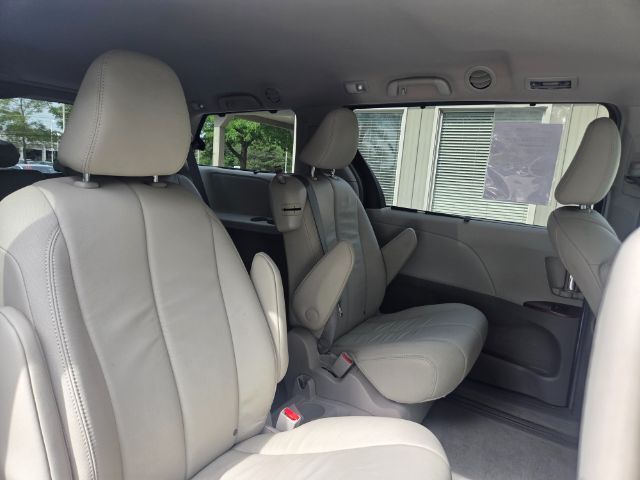 2014 Toyota Sienna XLE V6 8 Passenger Elgin IL