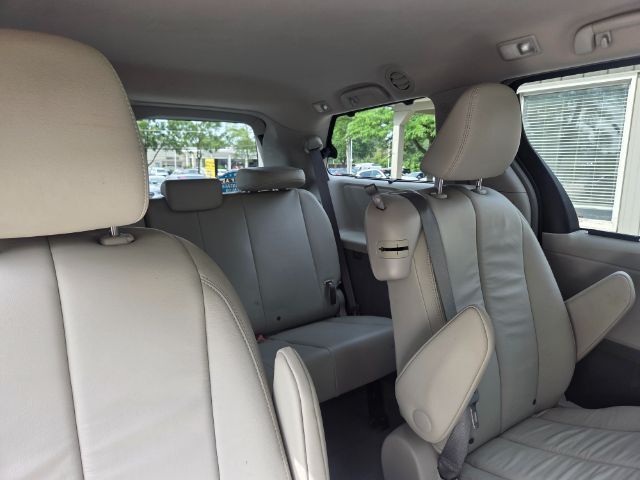 2014 Toyota Sienna XLE V6 8 Passenger Elgin IL