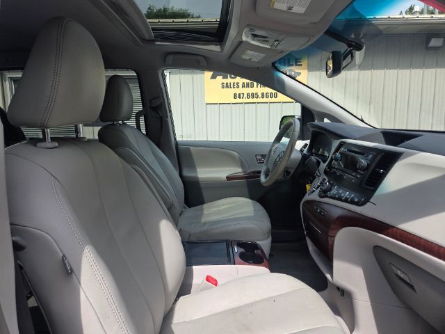 2014 Toyota Sienna XLE V6 8 Passenger Elgin IL