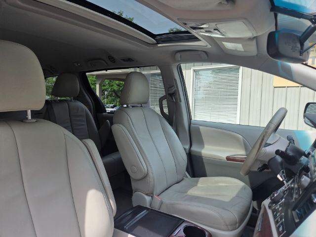 2014 Toyota Sienna XLE V6 8 Passenger Elgin IL