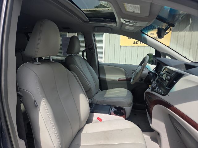 2014 Toyota Sienna XLE V6 8 Passenger Elgin IL