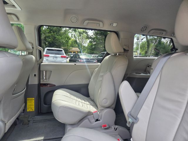 2014 Toyota Sienna XLE V6 8 Passenger Elgin IL