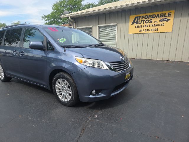 2014 Toyota Sienna XLE V6 8 Passenger