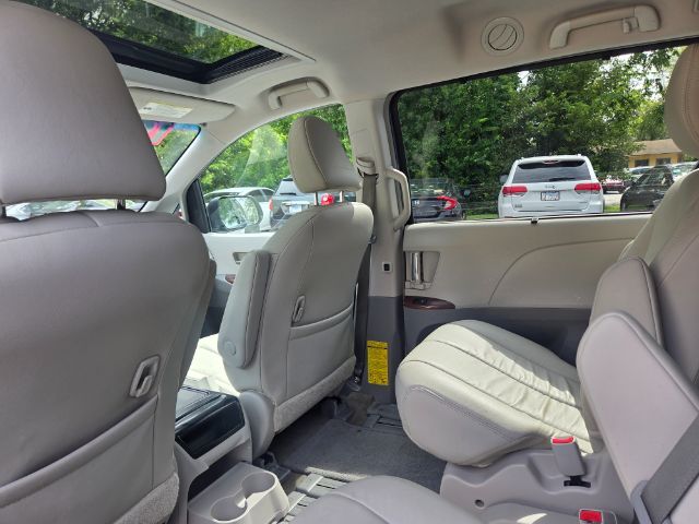 2014 Toyota Sienna XLE V6 8 Passenger Elgin IL