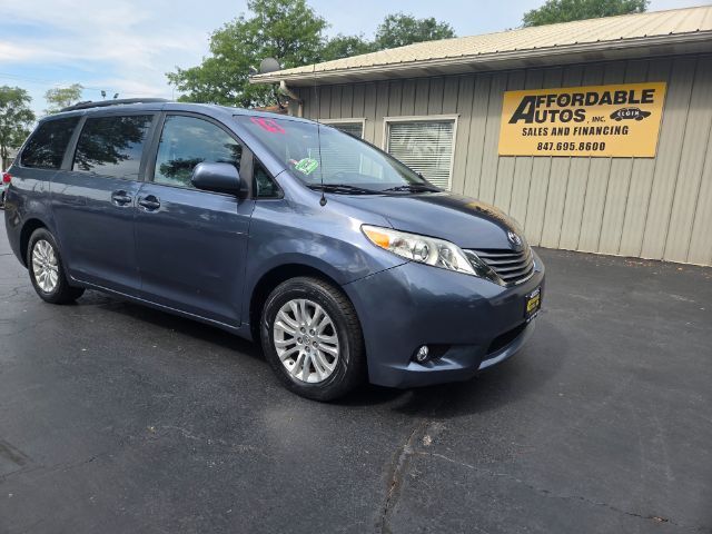 2014 Toyota Sienna XLE V6 8 Passenger
