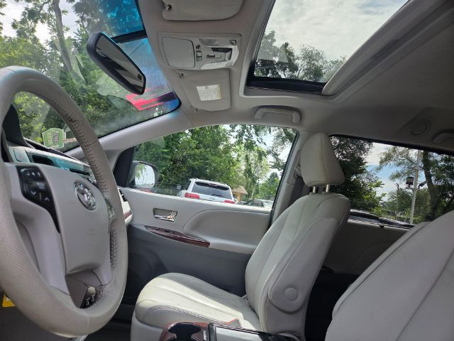 2014 Toyota Sienna XLE V6 8 Passenger Elgin IL