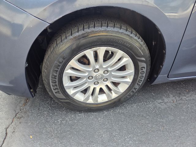 2014 Toyota Sienna XLE V6 8 Passenger Elgin IL