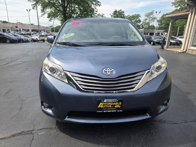 2014 Toyota Sienna XLE V6 8 Passenger Elgin IL