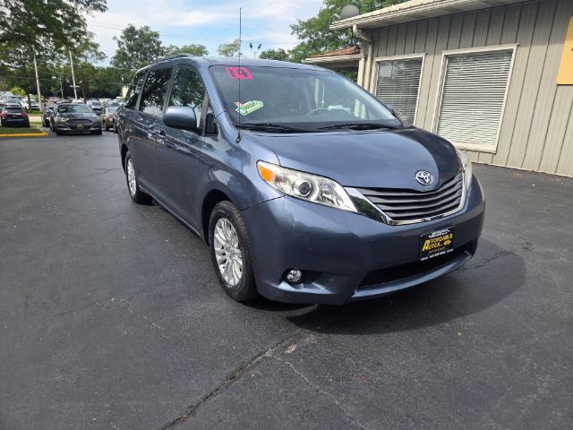 2014 Toyota Sienna XLE V6 8 Passenger Elgin IL