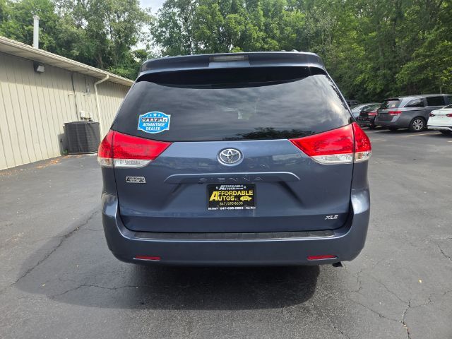 2014 Toyota Sienna XLE V6 8 Passenger Elgin IL