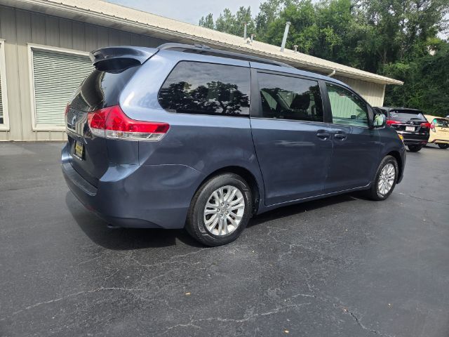 2014 Toyota Sienna XLE V6 8 Passenger Elgin IL