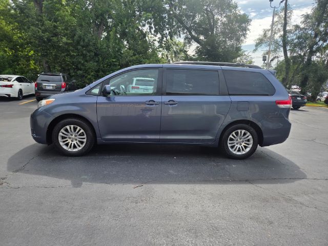 2014 Toyota Sienna XLE V6 8 Passenger Elgin IL