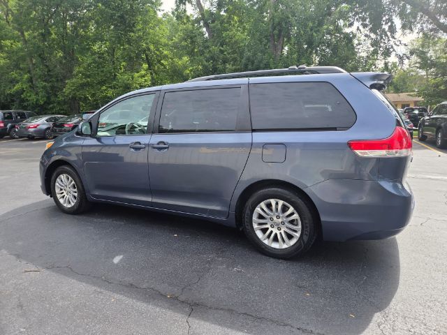 2014 Toyota Sienna XLE V6 8 Passenger Elgin IL