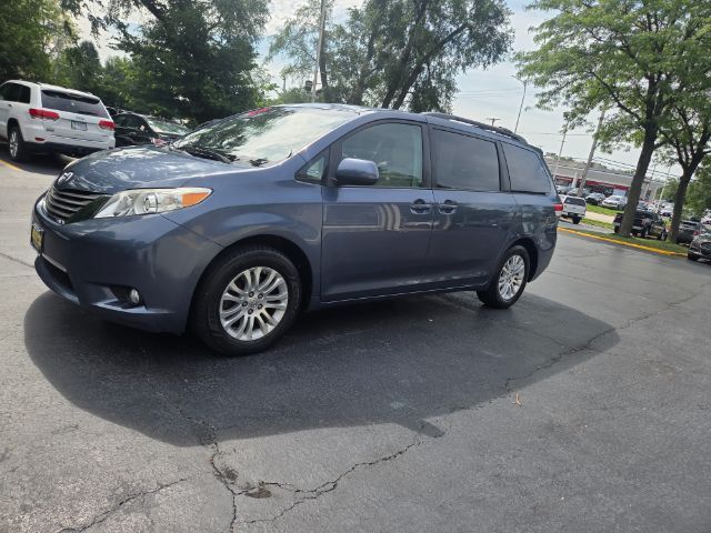2014 Toyota Sienna XLE V6 8 Passenger Elgin IL