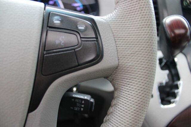 2014 Toyota Sienna XLE photo 22