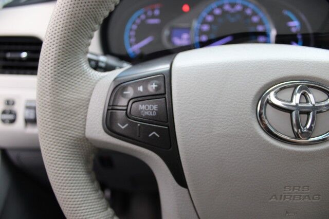 2014 Toyota Sienna XLE photo 21