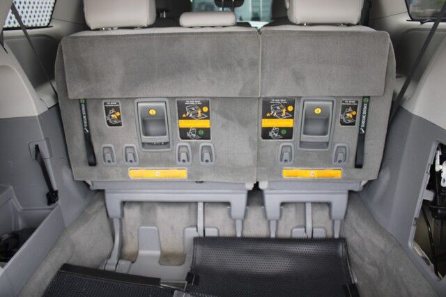 2014 Toyota Sienna XLE photo 5