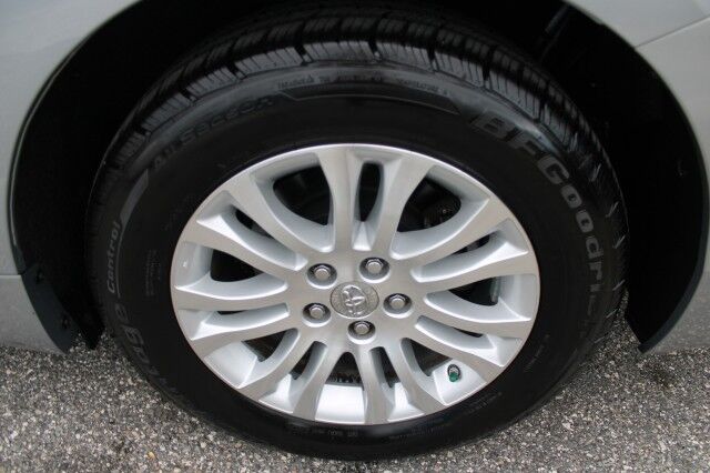 2014 Toyota Sienna XLE photo 27