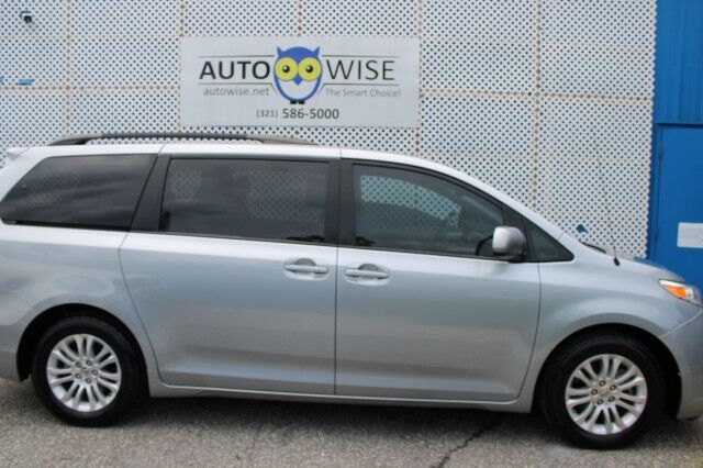 2014 Toyota Sienna XLE photo 2