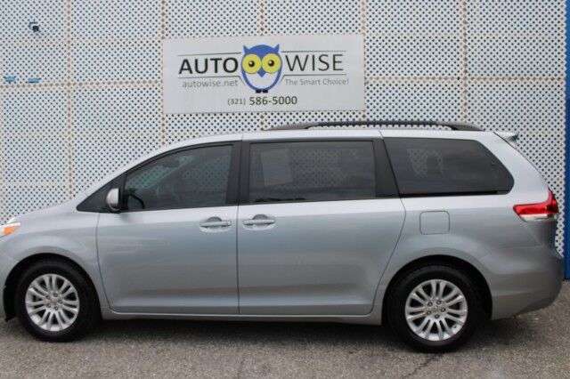 2014 Toyota Sienna XLE photo 9