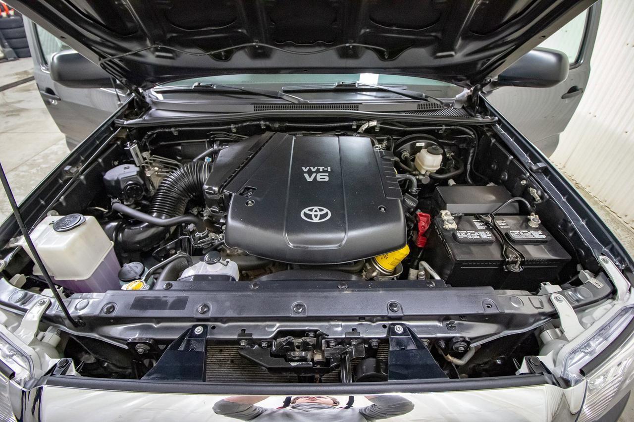 2014 Toyota Tacoma 4X4 DOUBLE-CAB SR5 Red Deer AB