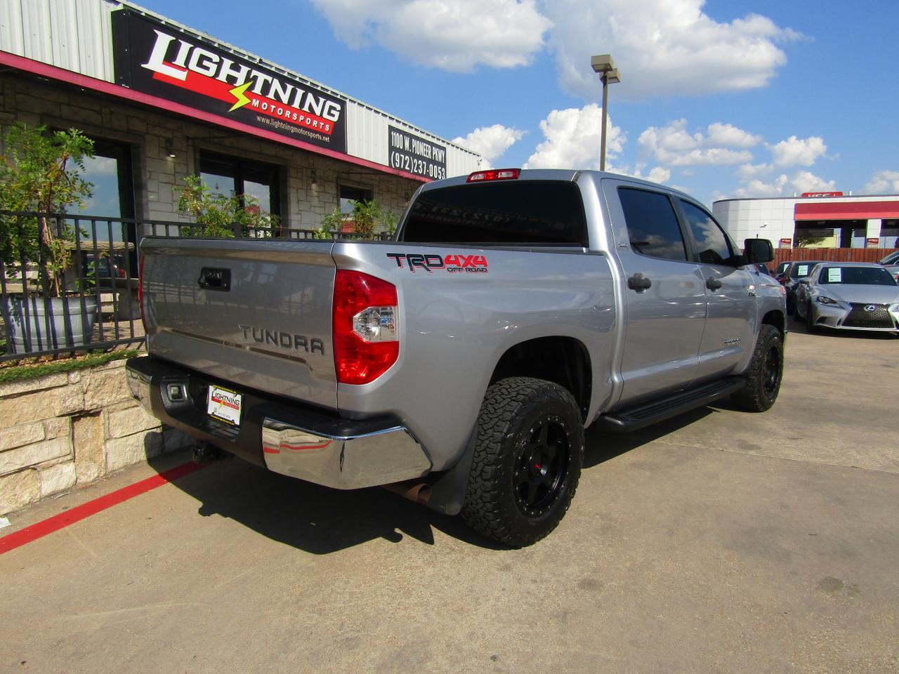2014 Toyota Tundra CrewMax SR5 photo 4