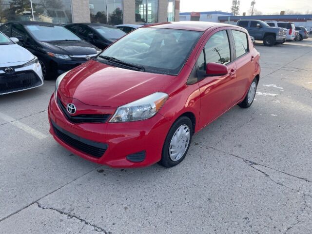2014 Toyota Yaris LE 5-Door AT