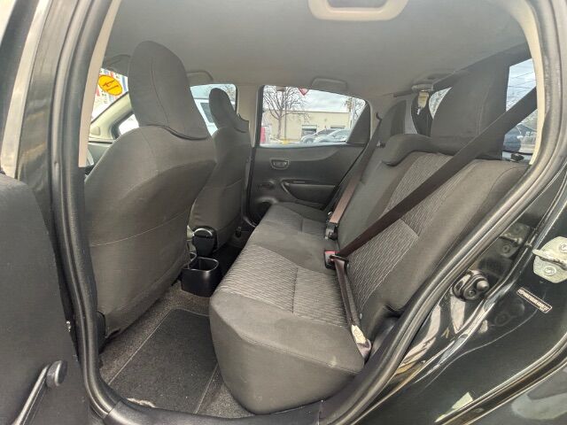 2014 Toyota Yaris SE 5-Door AT