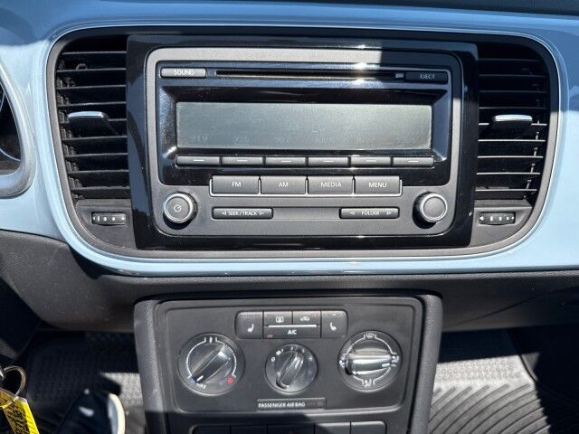 2014 Volkswagen Beetle Convertible 2.5L Springfield IL