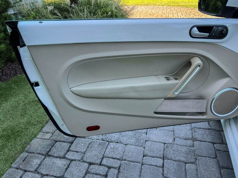 2014 Volkswagen Beetle Convertible 2.5L w/Sound/Nav Wilmington NC