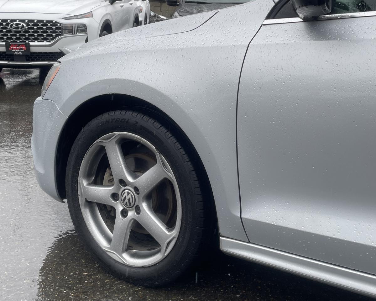 2014 Volkswagen Jetta 1.8T SE Sedan 4D