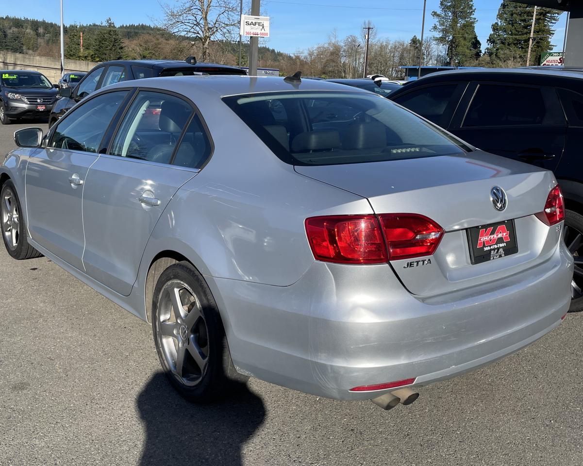 2014 Volkswagen Jetta 1.8T SE Sedan 4D