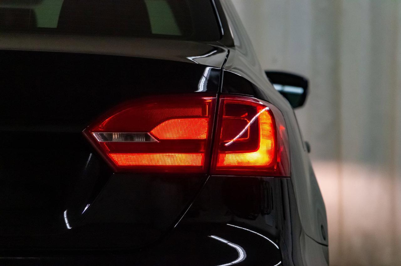 2014 Volkswagen Jetta Comfortline Manual Roof Red Deer AB