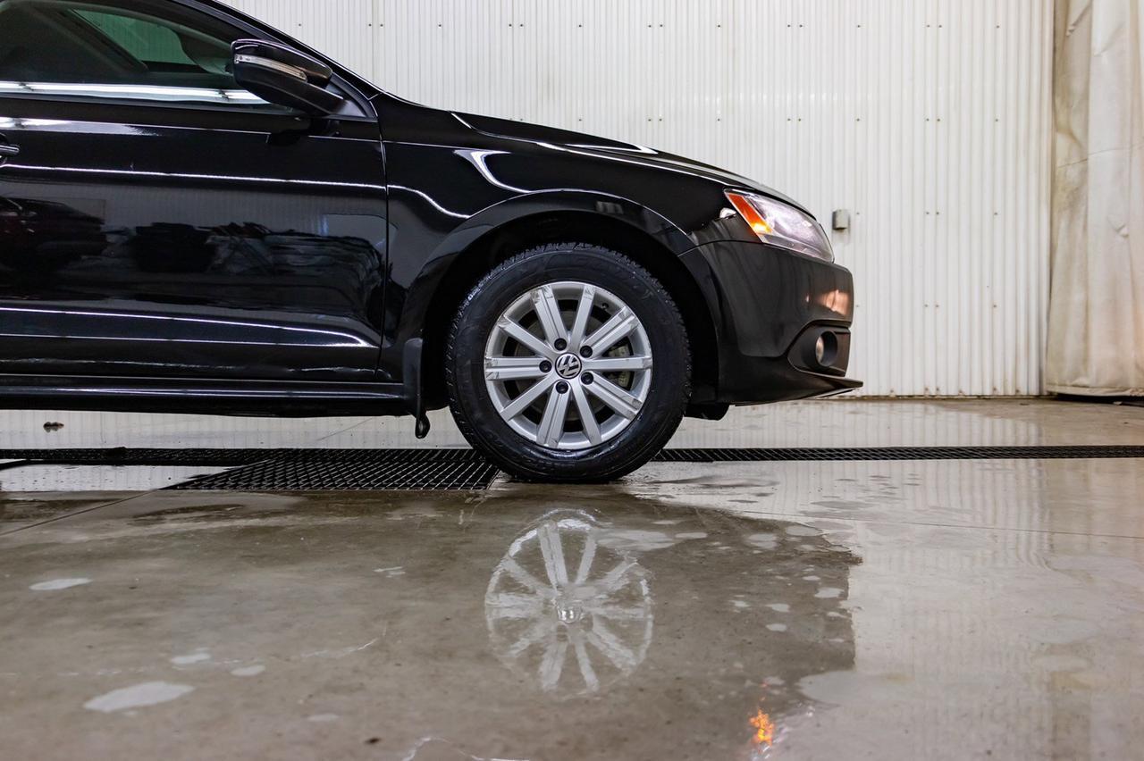 2014 Volkswagen Jetta Comfortline Manual Roof Red Deer AB