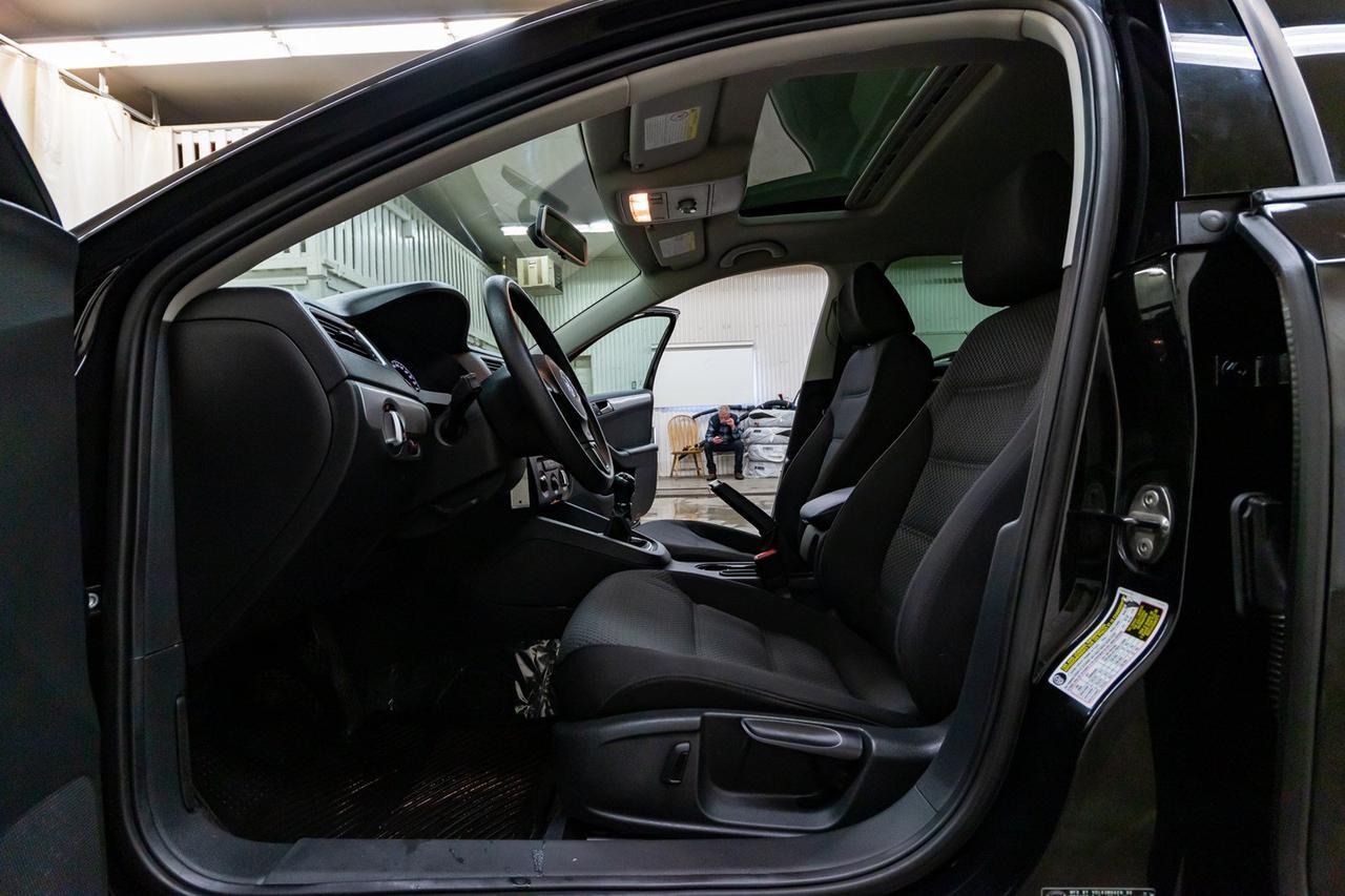 2014 Volkswagen Jetta Comfortline Manual Roof Red Deer AB