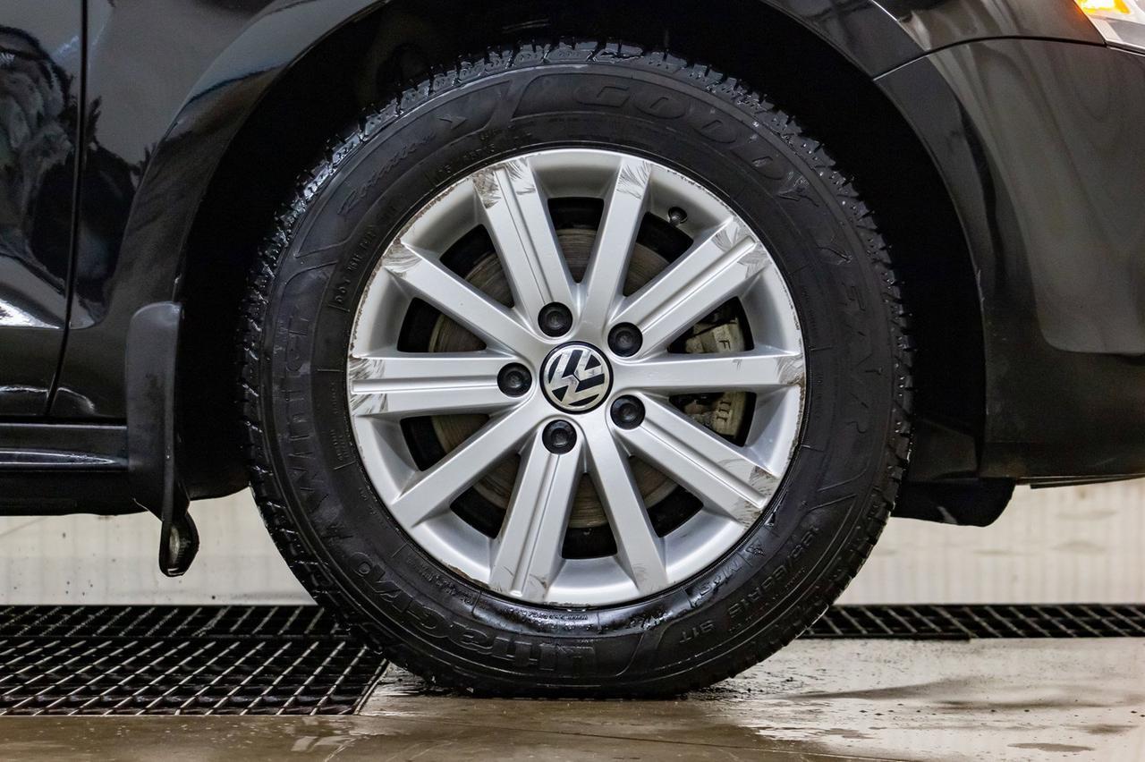 2014 Volkswagen Jetta Comfortline Manual Roof Red Deer AB