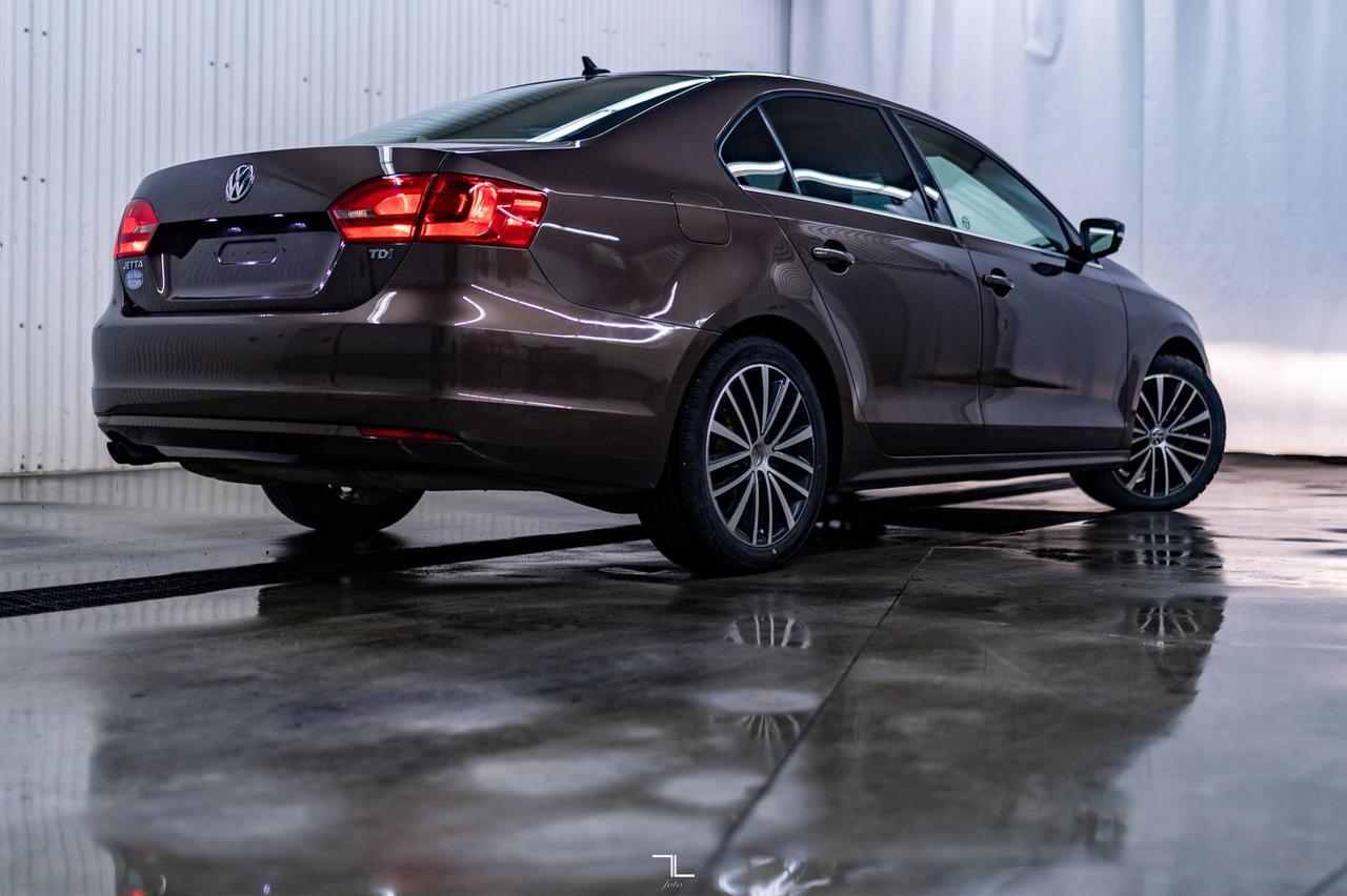 2014 Volkswagen Jetta Highline TDI Diesel Leather Roof Red Deer AB