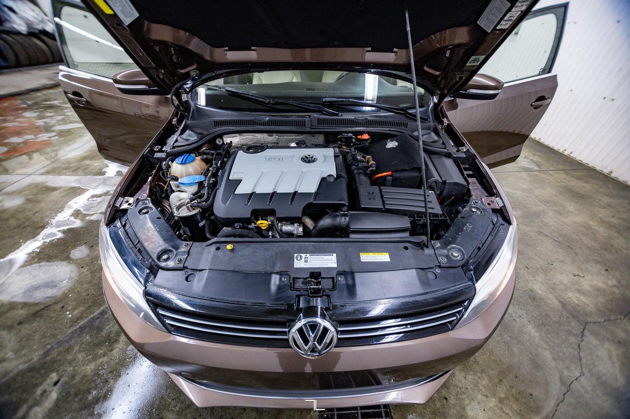 2014 Volkswagen Jetta Highline TDI Diesel Leather Roof Red Deer AB