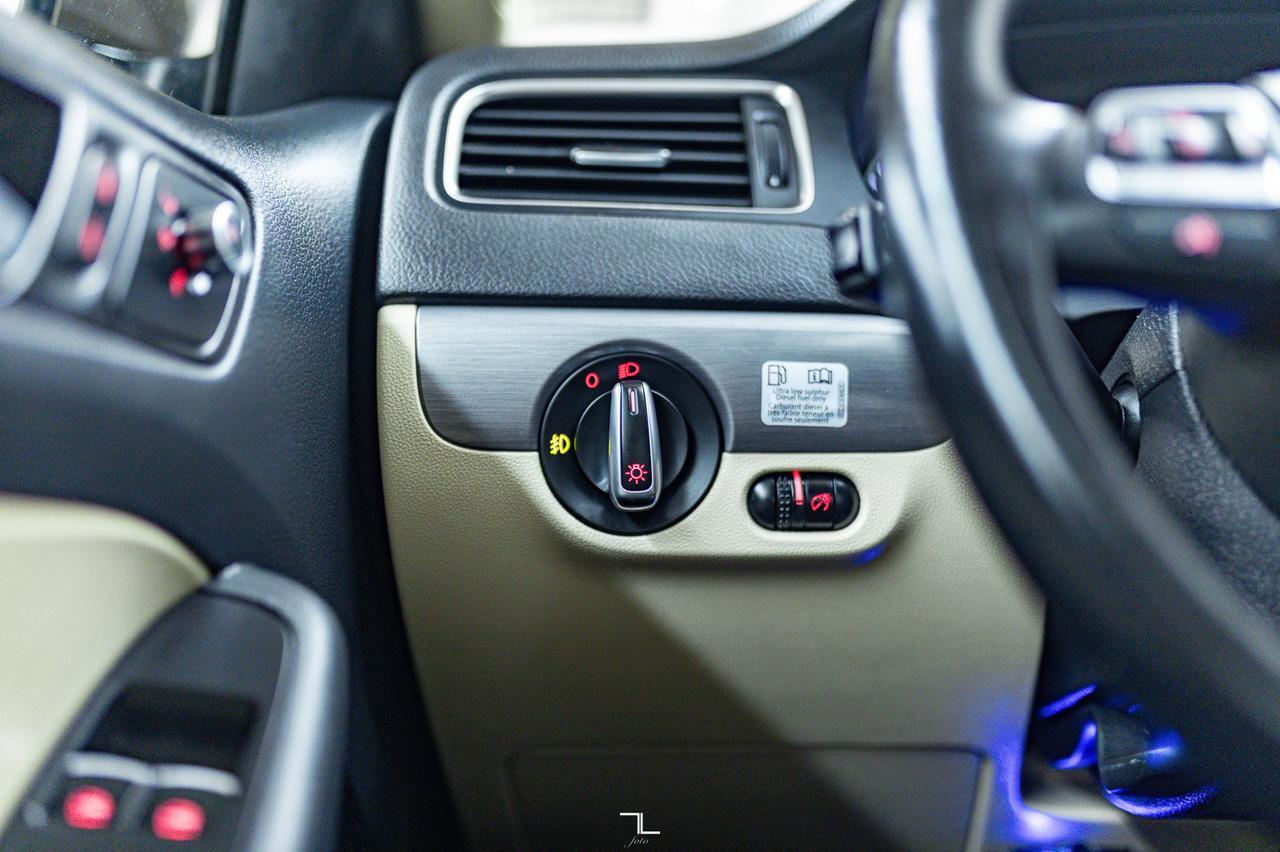 2014 Volkswagen Jetta Highline TDI Diesel Leather Roof Red Deer AB