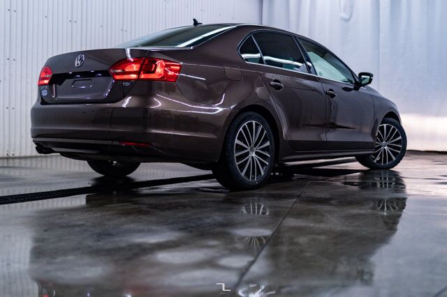 2014 Volkswagen Jetta Highline TDI Diesel Leather Roof Red Deer AB